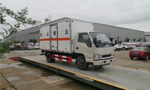 江鈴危險品運輸車 