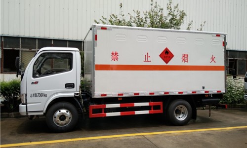 1噸東風(fēng)多利卡易燃氣體廂式運輸車 