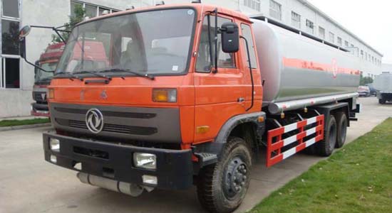 20立方東風后雙橋油罐車 