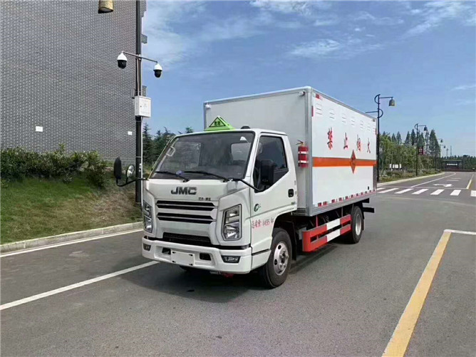 江鈴易燃液體運輸車 
